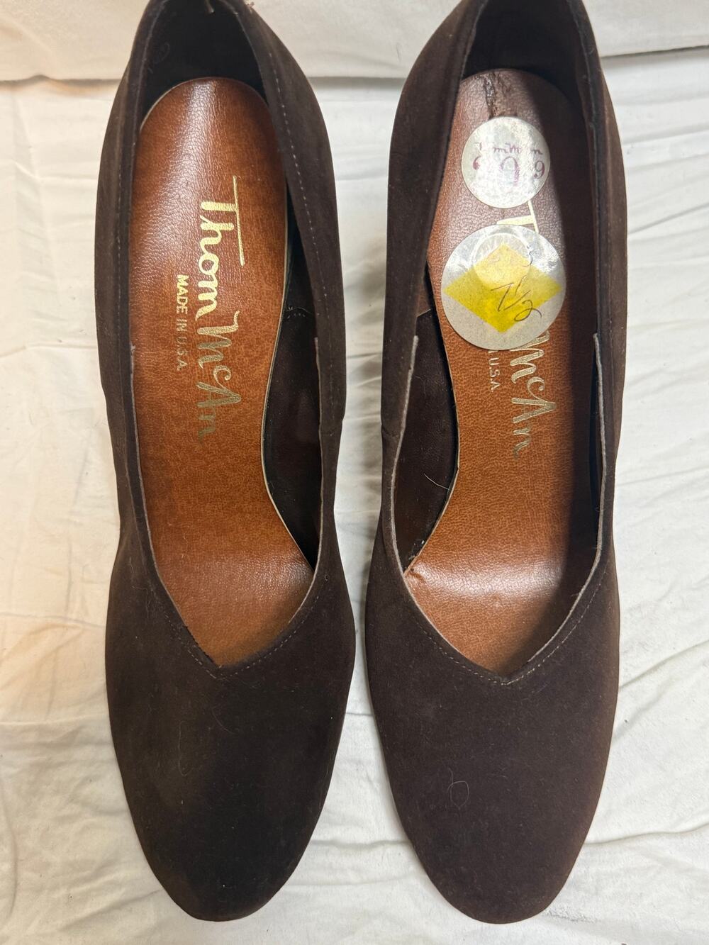 intage Thom McAn Brown Suede Pumps Heels Women's 7.5 Made in USA 1970s 1980s VTG
